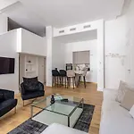 Luxury Renovated Apartment - Rue Hoche