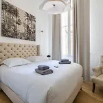 Luxury Renovated Apartment - Rue Hoche