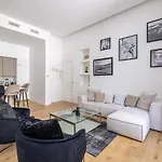 Luxury Renovated Apartment - Rue Hoche