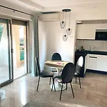 2 Bedroom Apartament Close To The Beach
