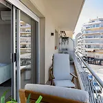 Beautiful Renovated Flat - Close To Martinez Hotel