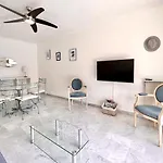 Spacious & Refined Apt With Large Terrace Wifi