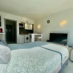 CHÂTEAU DE L\'ETOILE - TRÉS BEAU STUDIO - À 2 min À PIED DES PLAGES DU MIDI