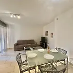 Vieux Port Two Bedroom Apartment A11