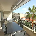 Fully Equipped Apartment With Large Terrace Lounge Area