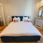 Luxurious 4Beds/4Baths Next To Palais