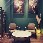 La Discretion By Connexion