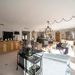 Cannes Luxury Rental - Pretty 3 Bedroom Apartment To Rent With 50M Terrace