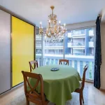 Beautiful One Bedroom Two Minute Walk To Carlton Hotel
