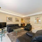 Beautiful One Bedroom Two Minute Walk To Carlton Hotel