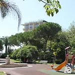 Appartement 2P Avec Piscine A 150 M Plage Proche Palais