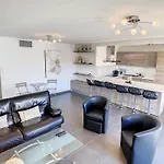 3 Bedrooms, 3 Bathrooms Central Cannes Lecerf 411