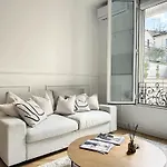 Cannes : Duplex A 5 Minutes A Pied Du Palais Des Festivals