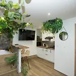 Jungle Room Cannes