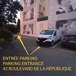 Grand Studio, Parking Prive, Cuisine Separee