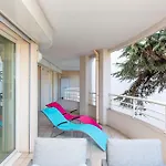 Martinez Hotel Area: Modern 3 Bedrooms W/ Terrace