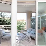 Martinez Hotel Area: Modern 3 Bedrooms W/ Terrace