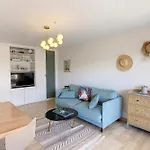 Henri Camille Real Estate -Beautiful One Bedroom Swimming Pool And Parking