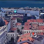 Palais Des Festivals Et Rue D\'Antibes Charme Mansardes
