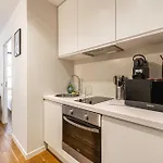 Magnificent Renovated 2 Rooms Apartment - 1Br3P