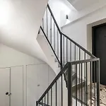 Magnificent Renovated 2 Rooms Apartment - 1Br3P