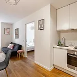 Magnificent Renovated 2 Rooms Apartment - 1Br3P