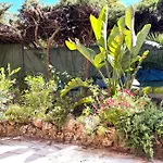 Cannes Appartement independent en Rez de jardin de maison