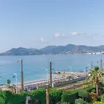 Serene Azure Apt With Riveria View