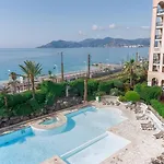Serene Azure Apt With Riveria View