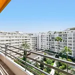 Carlton Area Lux 2 Beds 2 Baths