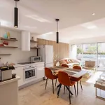 Charming Apartment On Boulevard Alexandre III