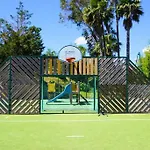 4 People With Pool Tennis Parking Air Cond