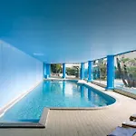 Rare! 2-Br With Pools Beach Access Private Parking