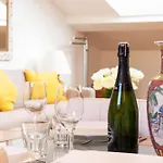 Elegant 1-Br Apartment 3 Minutes From La Croisette