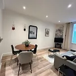 2P Renove En 2025 -Cannes Centre- Palais Des Festivals -