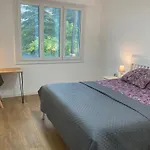 Chambre Parentale , Salle De Bain Privee, Acces Plages & Vue Mer Du Salon Dans Appartement Partage Chez L\'Habitant ,, Master Bedroom, Private Bathroom, Beach Access & Sea View , At Inhabitant\'S House