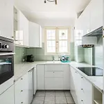Le Connemarra Avec Balcon, Lumineux Et Calme A Cote Du Centre