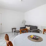 Le Connemarra Avec Balcon, Lumineux Et Calme A Cote Du Centre