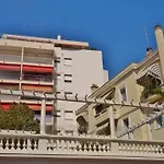 Le Corail Spacieux Avec Beau Et Ample Balcon, Au Centre, Ideal Pour Familles Et Petits Groupes