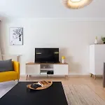 Le Corail Spacieux Avec Beau Et Ample Balcon, Au Centre, Ideal Pour Familles Et Petits Groupes