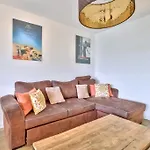 Lovely 2Br Flat With Terrace And Parking Near The Beach