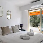 Cannes 2 P Avec Terrasse Proche Hotel Martinez