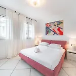 Amazing Apartment In Cannes With House Sea View