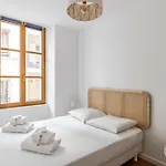 Magnificent Renovated 2 Room Apartment