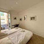 A025-Appartement 2 Chambres - Carre D\'Or-Hyper Centre Cannes