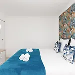 Bleu Croisette Yourhosthelper