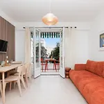 Appartement 4 Personnes Situe A 2 Pas De La Croisette Et Des Plages
