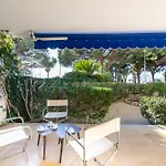Garden-Level Apartment In Palm Beach With Garage