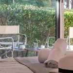 Garden-Level Apartment In Palm Beach With Garage