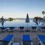 Appartement Renove, Piscine A Debordement, Vue Mer